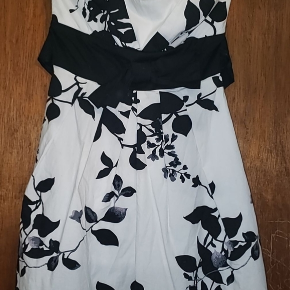 Gently used dresses - Picture 5 of 8